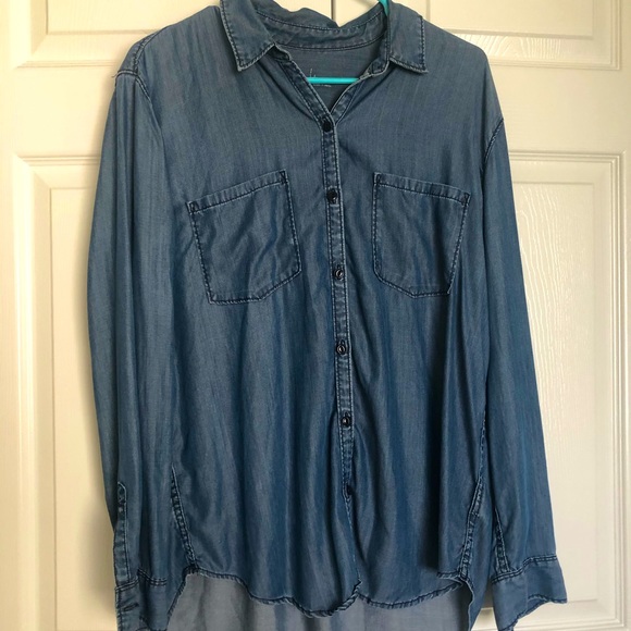 GAP Tops - GAP chambray button down